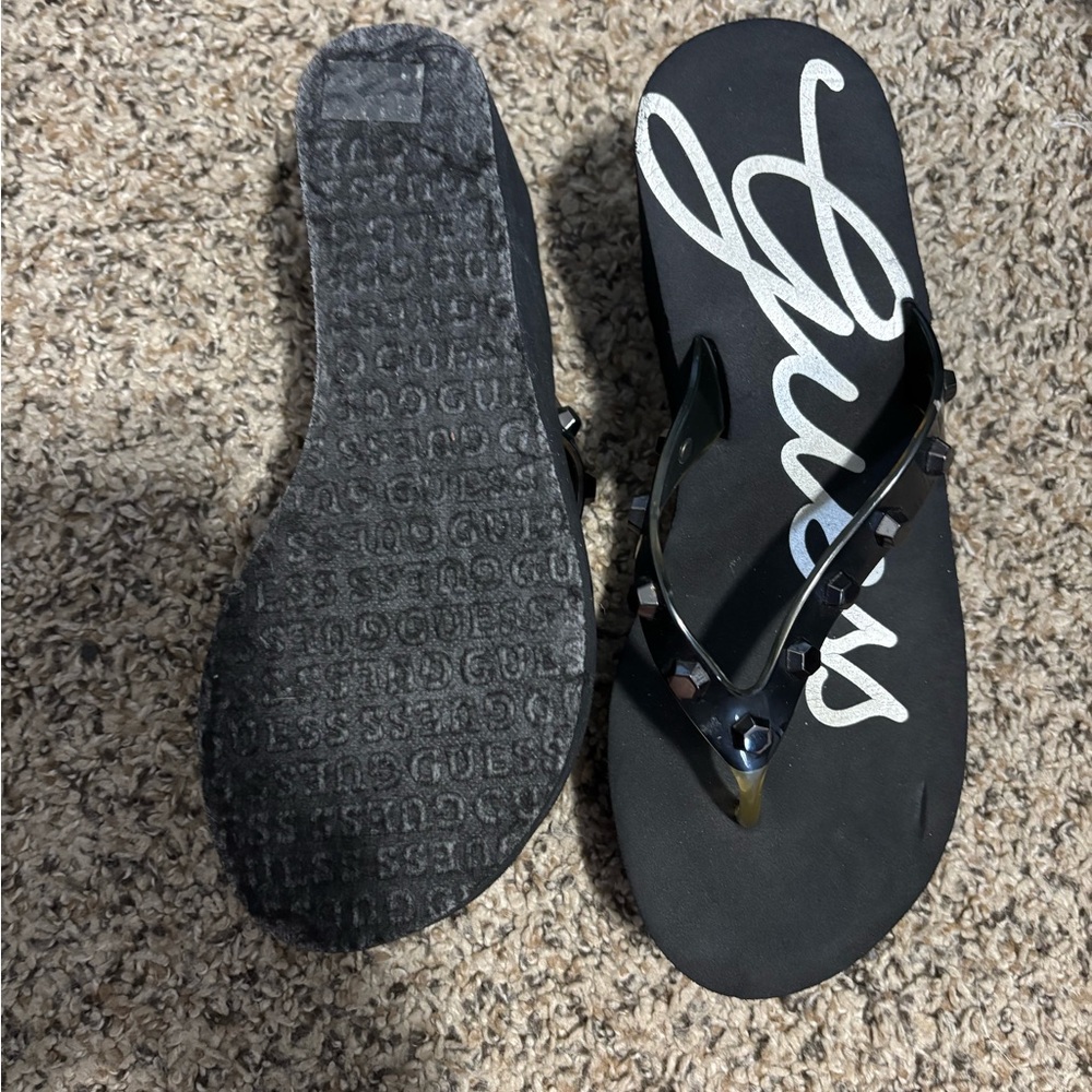 Vintage guess flip flops